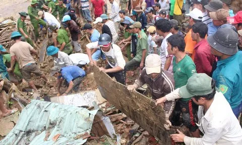 Đưa chó nghiệp vụ vào tìm kiếm 14 nạn nhân mất tích ở Trà Leng